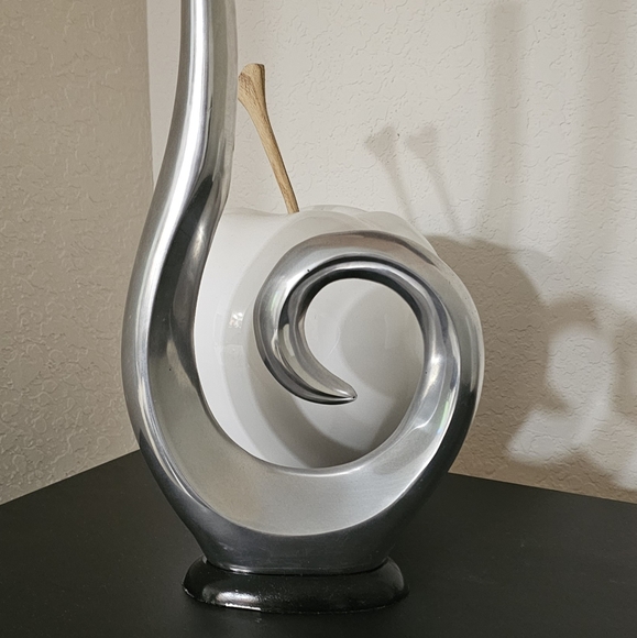 Designer Vase - Picture 2 of 7